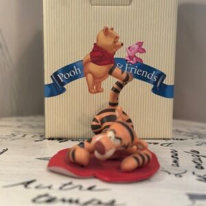 Pooh & Friends Tigger and Piglet Figurine